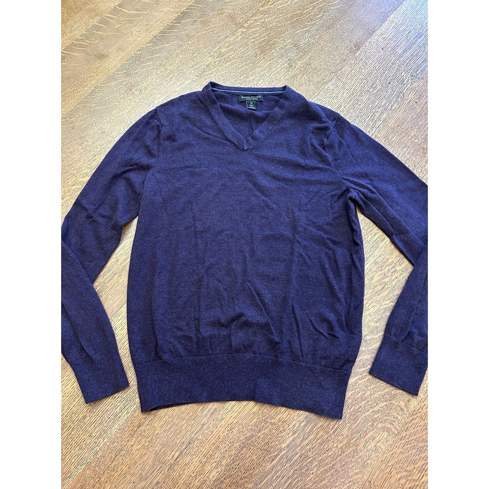 Banana Republic Women's Luxury Blend V-Neck Sweater – Size Medium